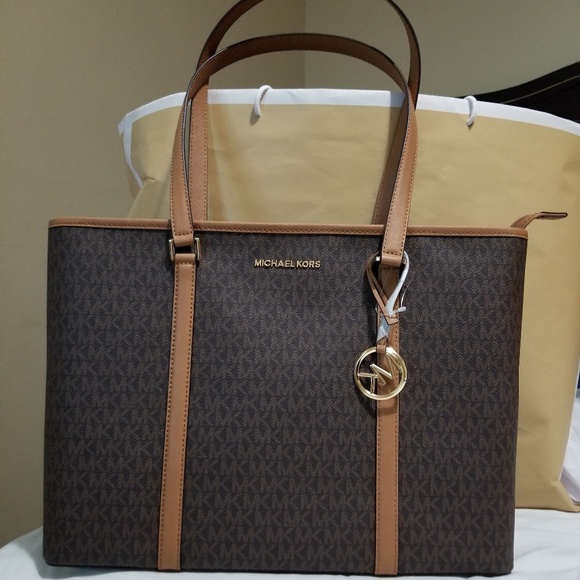 Michael Kors Handbags - ⭐ MICHAEL KORS SADY ⭐